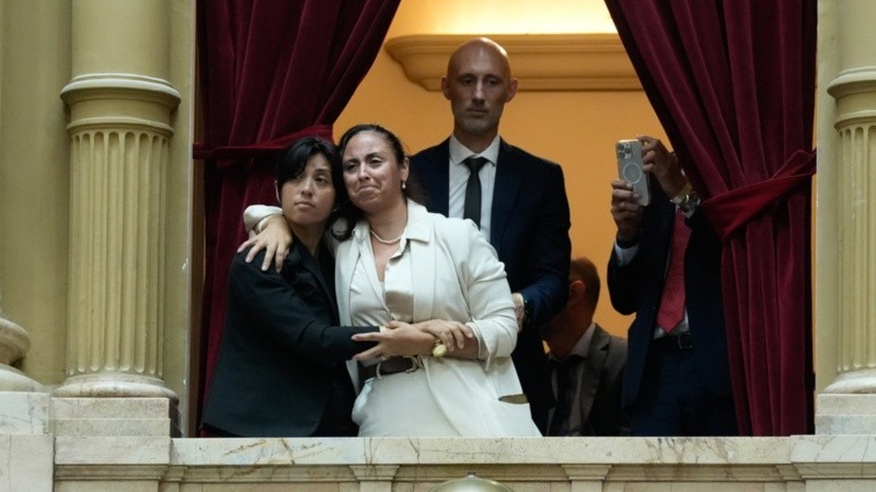 Romina Monzón este jueves en el Congreso, junto a otros familiares de víctimas.