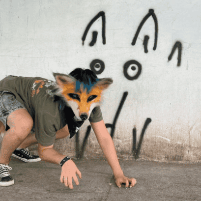 El término therian proviene de therianthropy y se usa para describir a personas que sienten una identificación profunda y persistente con un animal.