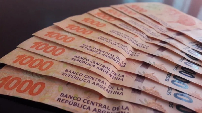 Los salarios acumularon cuatro meses de caída y quedaron por debajo de la inflación en 2025.