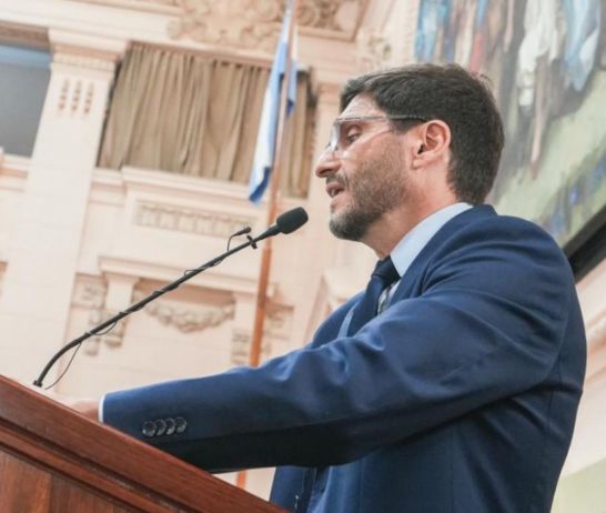 El gobernador Maximiliano Pullaro.