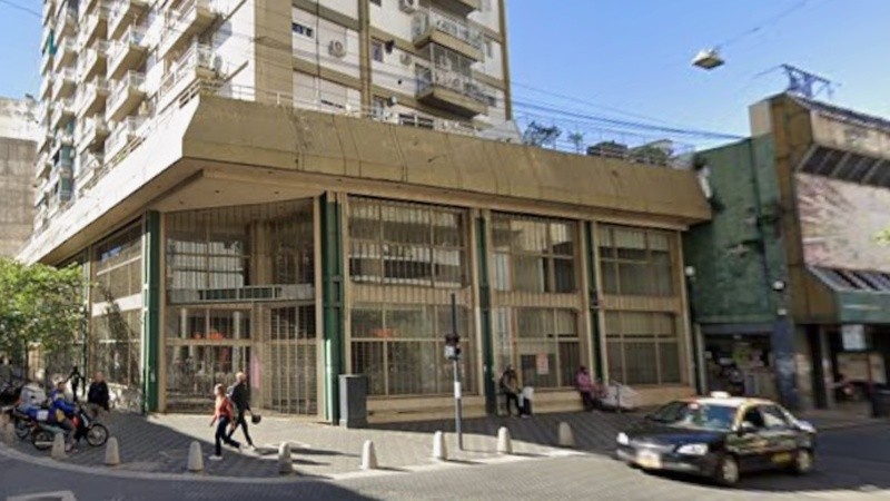 El Polo de la Niñez funcionará, en Rosario, en la esquina NE de Santa Fe y Sarmiento (Street View).