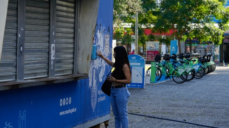 Una de las Terminales Autoservicio Sube en la plaza Sarmiento, en pleno centro de Rosario. (Foto: Alan Monzón / Rosario3)&nbsp;