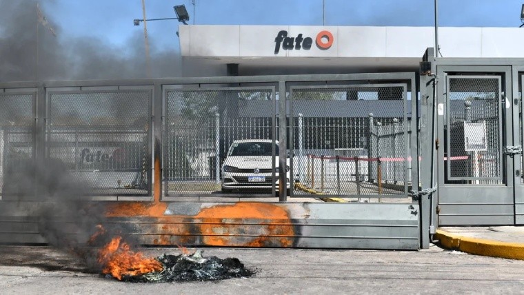 El gobierno nacional dictó la conciliación obligatoria en Fate después de anunciar su cierre.