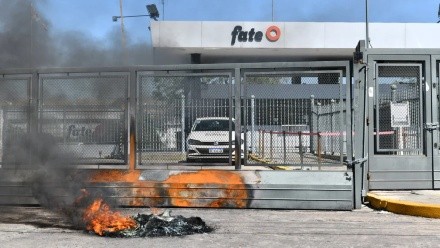 El gobierno nacional dictó la conciliación obligatoria en Fate después de anunciar su cierre.