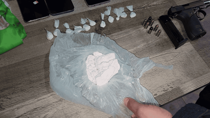 La droga incautada en un domicilio de Pasaje Público.