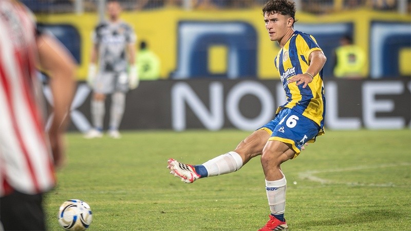 El pibe Ovando se consolidó en el arranque del torneo (Rosario Central).