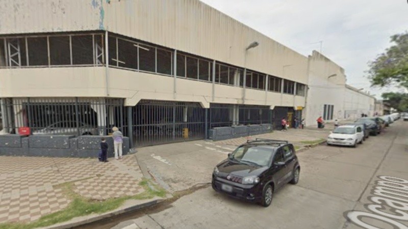 El ataque tuvo lugar en el acceso a las cocheras del supermercado, este domingo a las cuatro y media de la tarde.