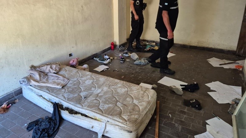 &nbsp;Herrera: “El primer reclamo lo recibimos en septiembre del año pasado. Los vecinos nos alertaban que el lugar estaba siendo utilizado como un aguantadero, con personas que habían ingresado al inmueble, y también denunciaban robos en viviendas linderas”.