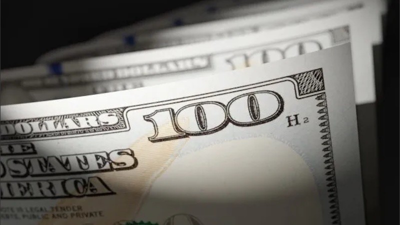 El dólar se ubicó por encima los $1.400.