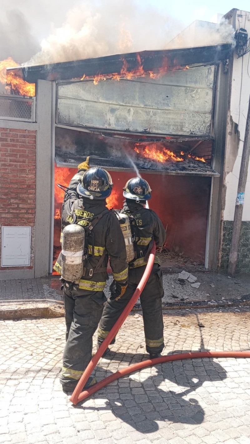 Intervino personal del Cuartel Central de Bomberos Zapadores.