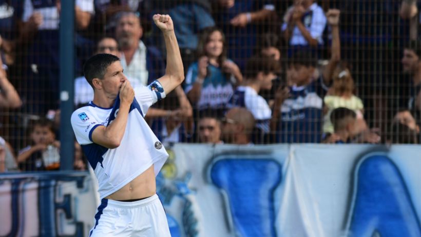 Nacho Fernández convirtió su primer gol tras el regreso a Gimnasia de La Plata.