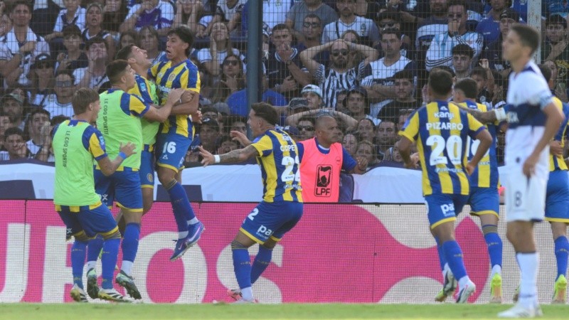 Todo Central festeja el empate de Giménez en el bosque platense.