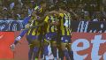 Montaña canalla para celebrar el 2-1 del Gato Ávila en La Plata.