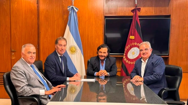Diego Santilli en la Casa de Salta reunido con los gobernadores Gustavo Sáenz (Salta), Raúl Jalil (Catamarca) y Osvaldo Jaldo (Tucumán). Fuente: eldiarioar.com