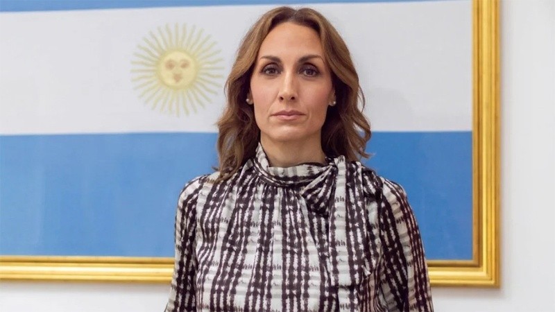 “Desalojados y aprehendidos por violar el perímetro de una institución del Estado. Se les terminó la impunidad”, añadió.