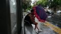 La lluvia sorprendió a los rosarinos este jueves.