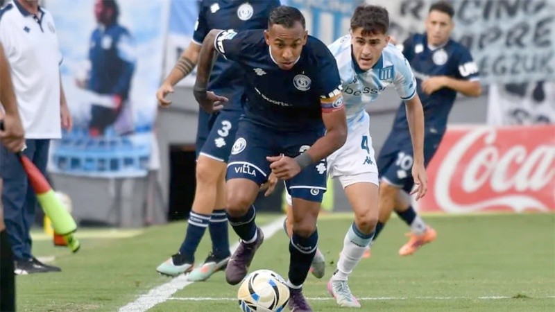 Villa volvió a ser importante en el equipo de Berti, que es líder (Fotobaires).