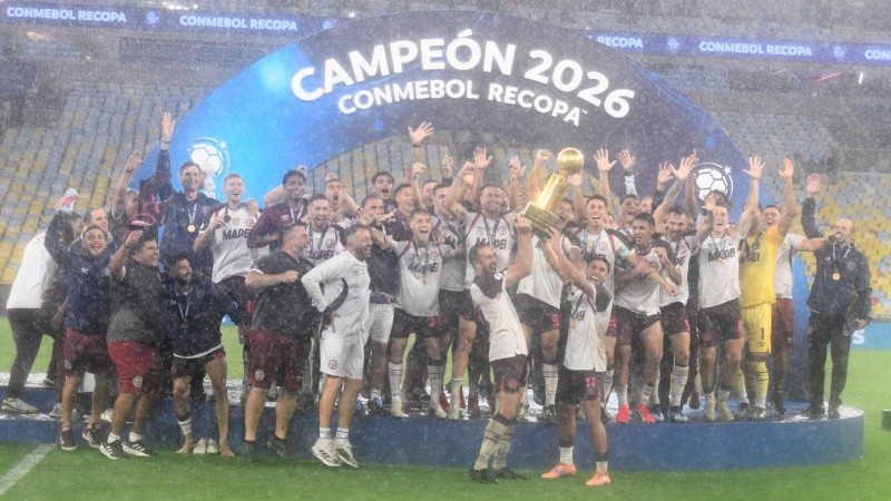 Lanús alzó el noveno título de su historia, el cuarto internacional y el segundo de la carrera de su DT, Mauricio Pellegrino.