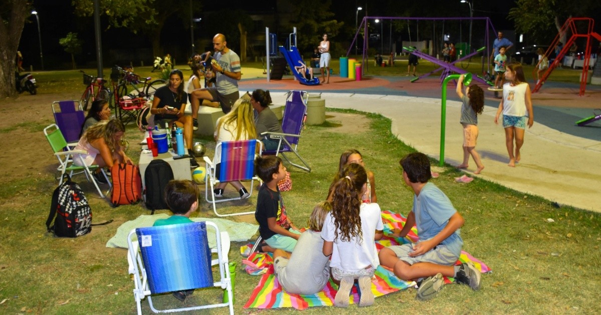 Veranito en tu plaza: picnics nocturnos en seis puntos de Rosario