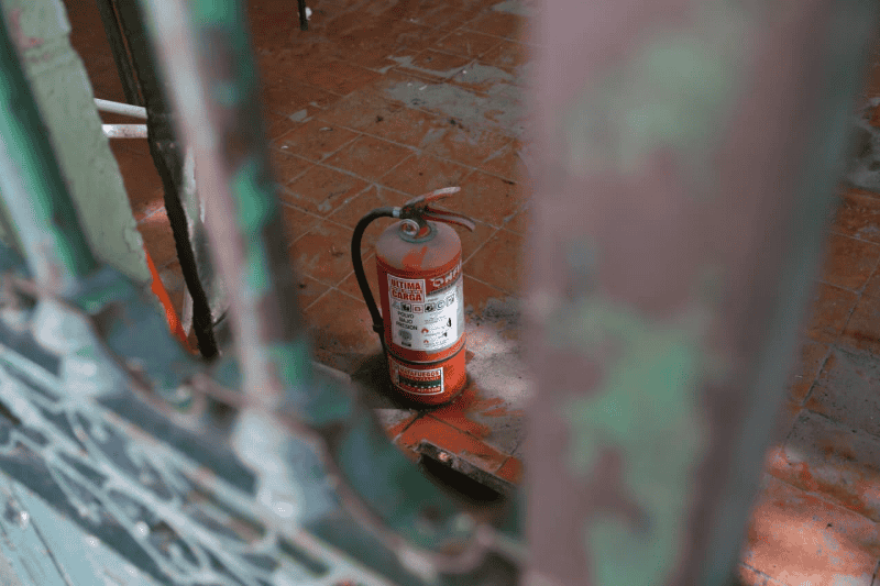 &nbsp;Un matafuegos en el patio del restaurante (Alan Monzón).