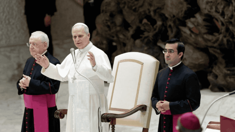 Para el Papa, el gran reto de la Iglesia consiste en interactuar con el mundo digital sin resignar lo que considera esencial: el encuentro cara a cara y la dimensión humana de la fe.