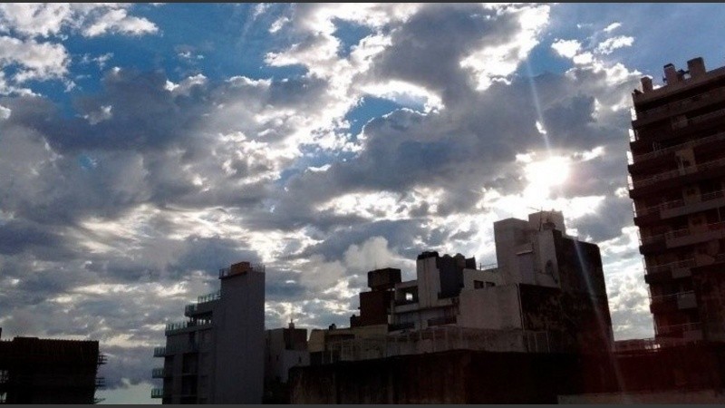 Entre nubes y sol, así estará el clima en Rosario.