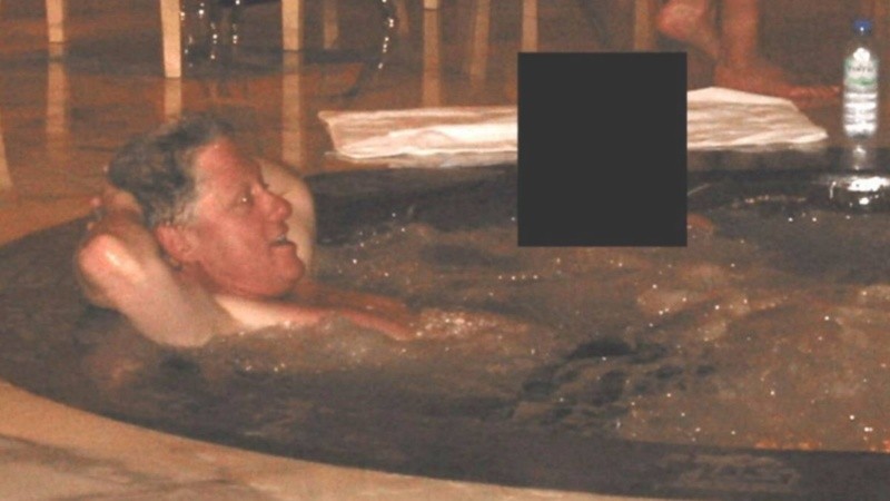 Relajado. La foto que comprometió a Clinton.