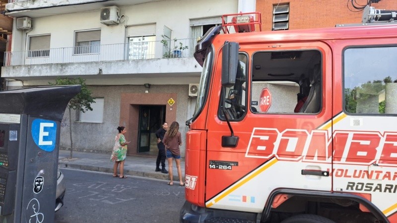 Evacuaron un edificio céntrico por un incendio en un décimo piso.