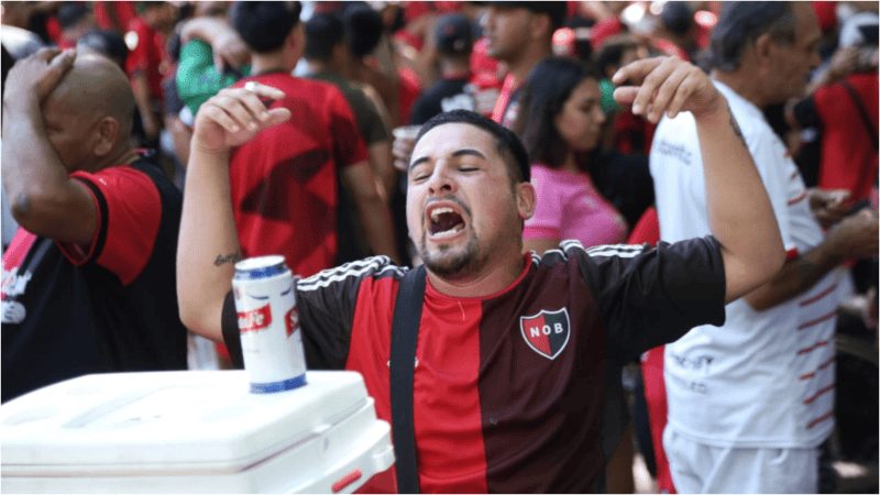 La previa de los hinchas leprosos en el Coloso.
