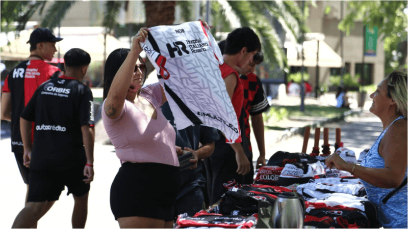 La previa de los hinchas leprosos en el Coloso.