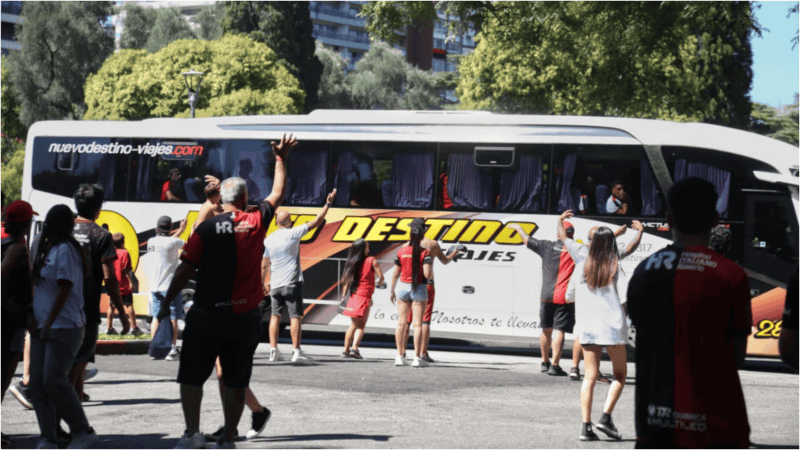 La previa de los hinchas leprosos en el Coloso.