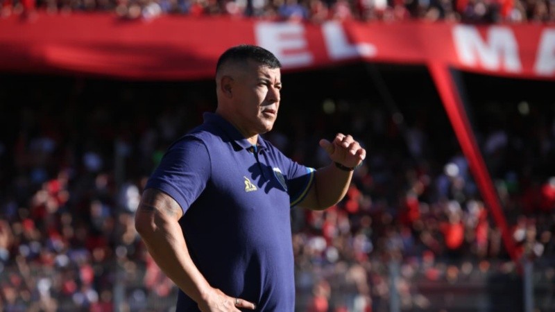 Almirón dirigió su primer clásico rosarino y fue con un gran triunfo en el Coloso.