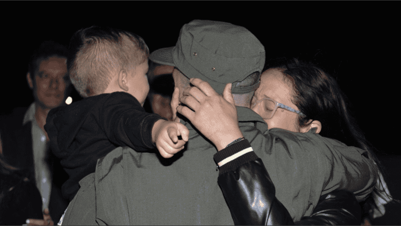 El reencuentro de Nahuel Gallo con su familia.