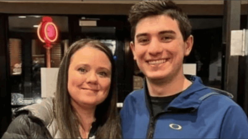 Se reencontró con su madre biológica después de 20 años y se dio cuenta de que se cruzaban todos los días.