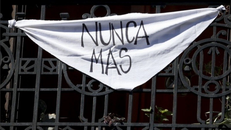 Los organismos de derechos humanos convocaron a intervenir con arte pañuelos de cara al 24 de marzo.