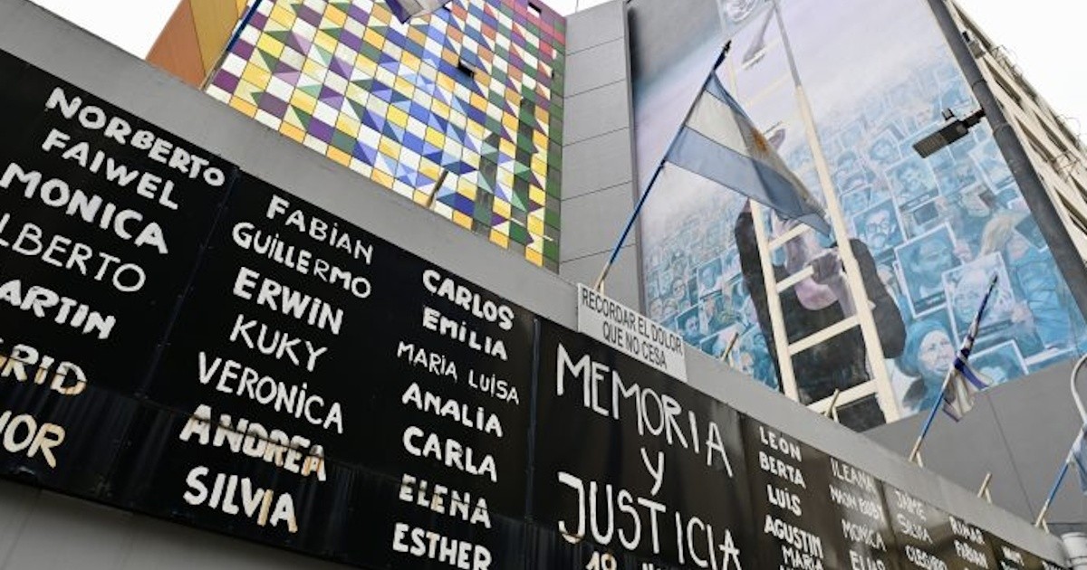 AMIA: fiscal pidió procesar a 10 acusados y la captura internacional de otro jerarca iraní