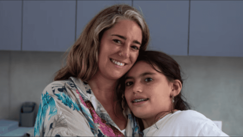 La relación se estrechó cuando la nena le confesó a su maestra que nadie la visitaba en el hogar.