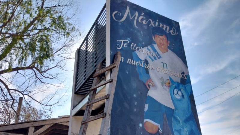 El mural está a 100 metros del club Los pumitas.