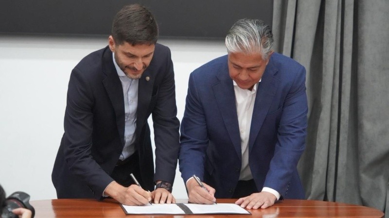  Pullaro firmó acuerdo para Santa Fe en Vaca Muerta