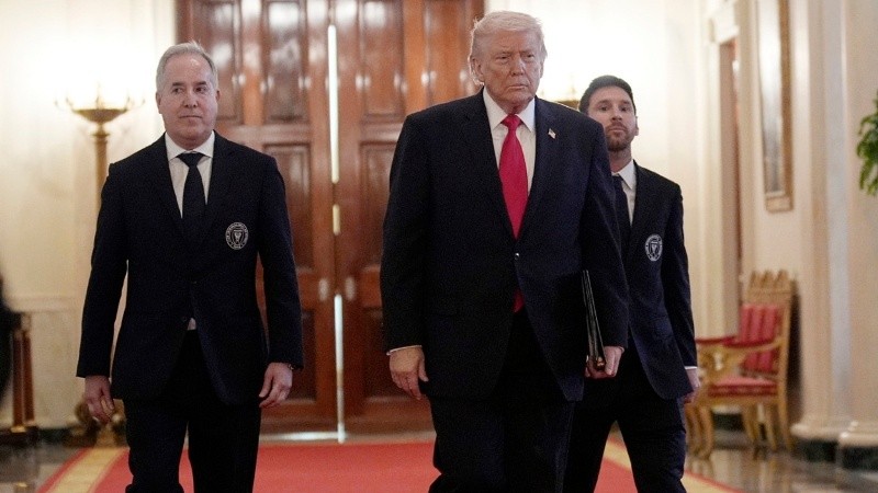 Una de las fotos del año: Messi y Trump ingresando a la Casa Blanca (EFE).