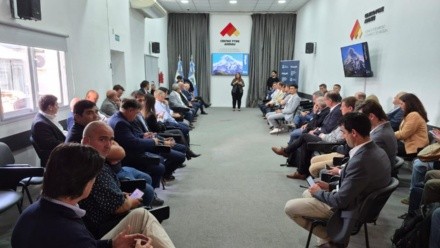 Empresarios santafesinos y neuquinos avanzaron con rondas de conversaciones para profundizar sus negocios en Vaca Muerta.