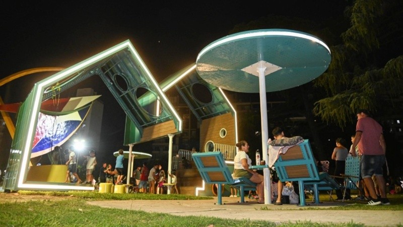 El dispositivo fue aportado por las empresas Fundar y Crucijuegos y quedará instalado de manera permanente en el lugar.