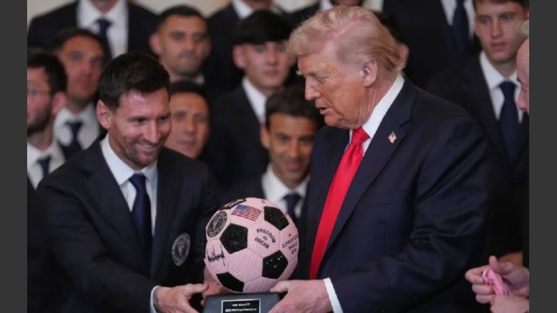 La exesposa de Maradona opinó sobre el encuentro entre el futbolista y el presidente