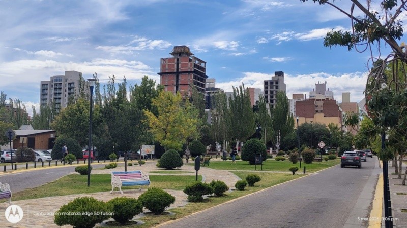 Neuquén, una ciudad sin altura en la que le empezaron a crecer edificios modernos y torres corporativas.