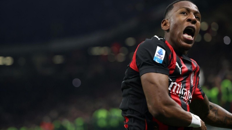 Pervis Estupiñán fue el héroe del clásico para el Milan.