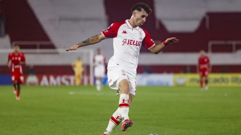 Mazzanti tiene 29 años: viene de jugar en Independiente y antes en Huracán.