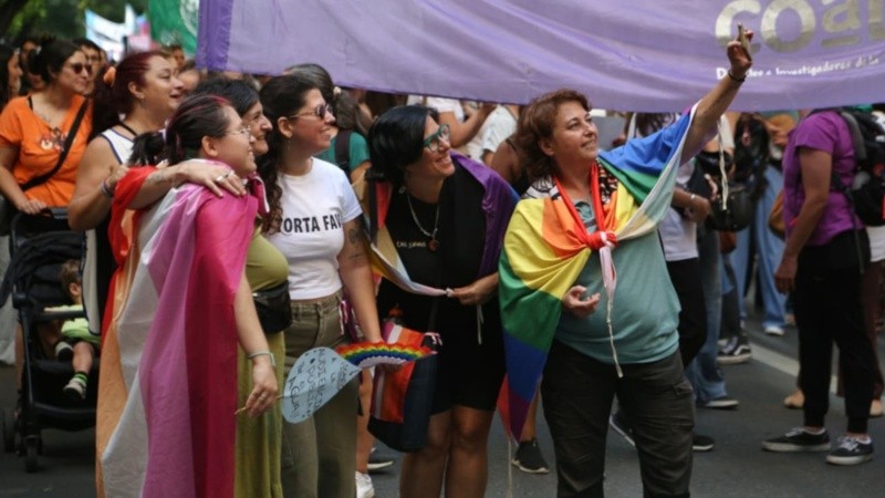 Como todos los años, la marcha del 8M tuvo amplia convocatoria en Rosario.