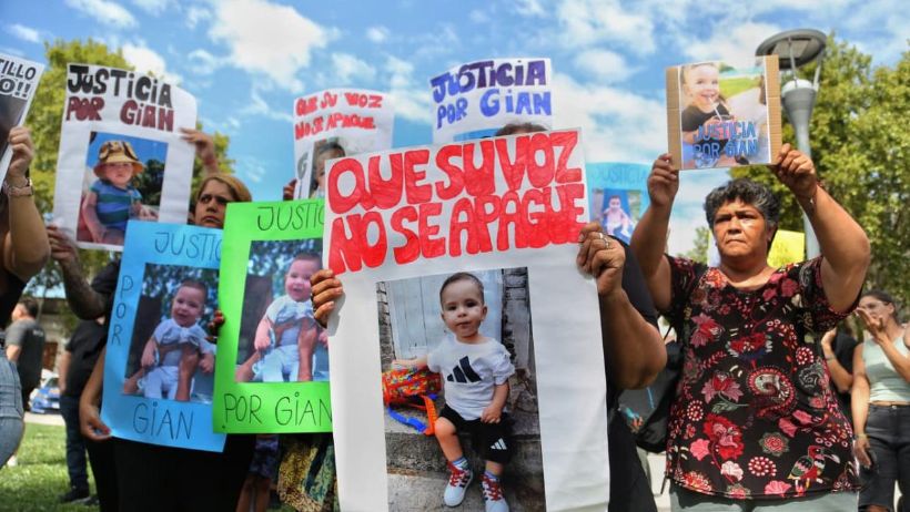 Frente al CJP una multitud reclamó justicia por el niño asesinado.