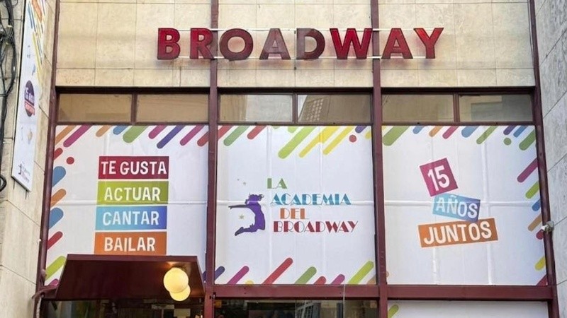 La trayectoria de la Academia del Broadway no solo se mide en años, sino en la envergadura de sus puestas en escena.