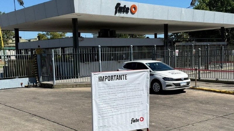 El Gobierno multó a Fate por el incumplimiento en el pago de salarios y extendió la conciliación obligatoria.